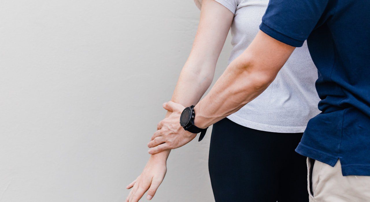 Advanced Health Solutions clinician examining a patient in a primary care exam